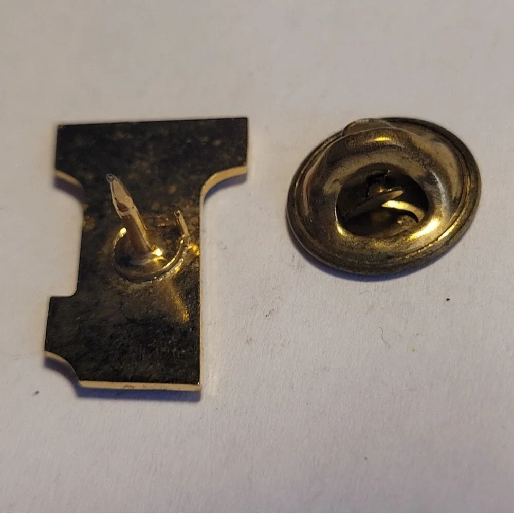 Del Mar Number One Flag Lapel Pin